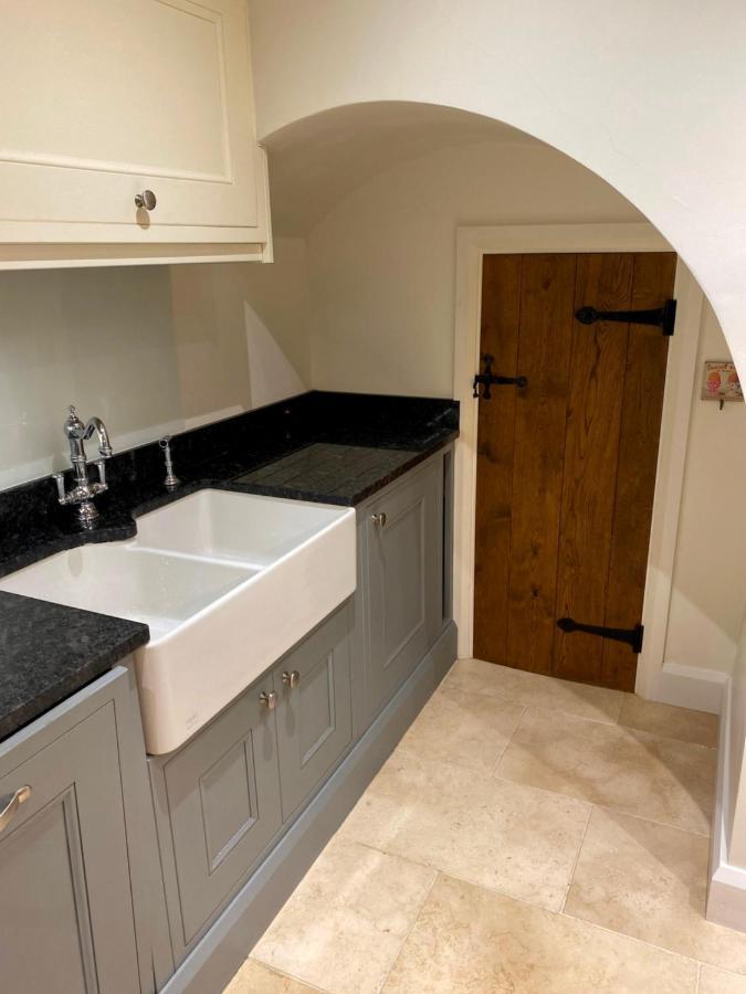 Pass The Keys Superbly Located Handsome Georgian Townhouse Shrewsbury Bagian luar foto