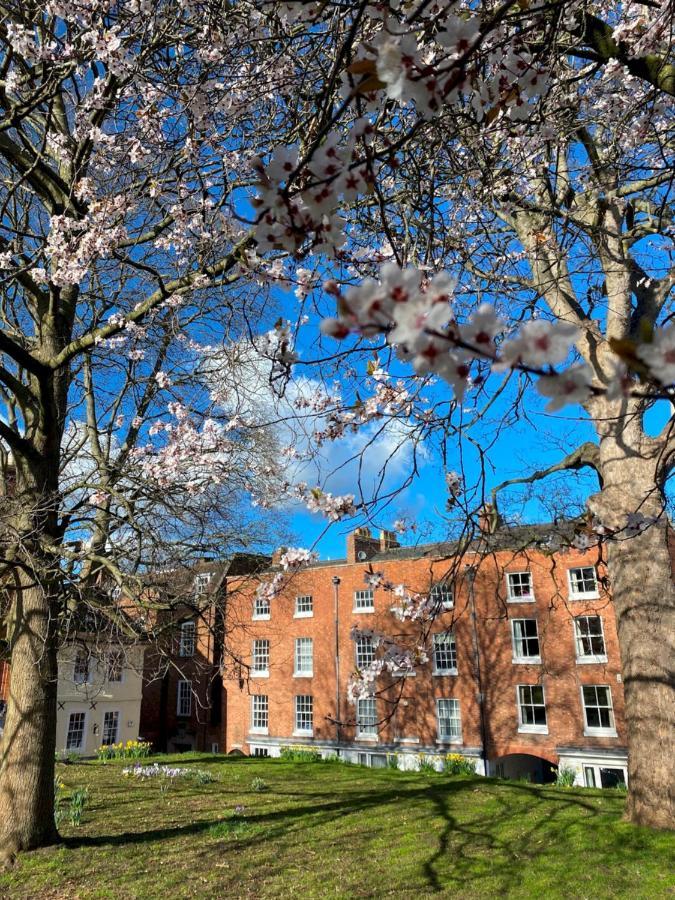 Pass The Keys Superbly Located Handsome Georgian Townhouse Shrewsbury Bagian luar foto