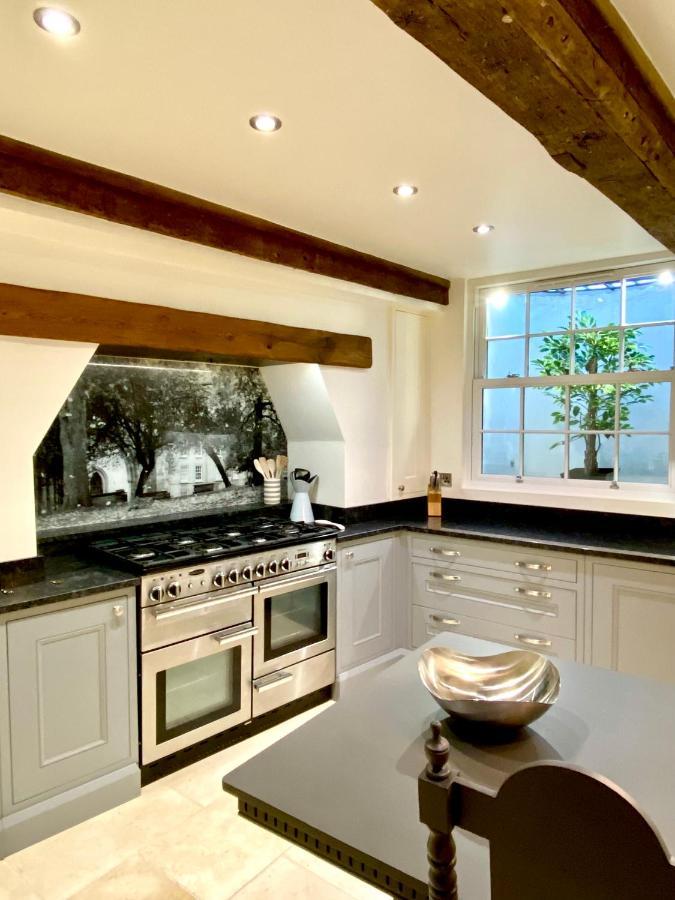 Pass The Keys Superbly Located Handsome Georgian Townhouse Shrewsbury Bagian luar foto