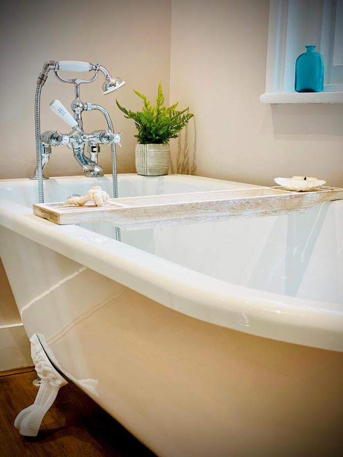 Pass The Keys Superbly Located Handsome Georgian Townhouse Shrewsbury Bagian luar foto